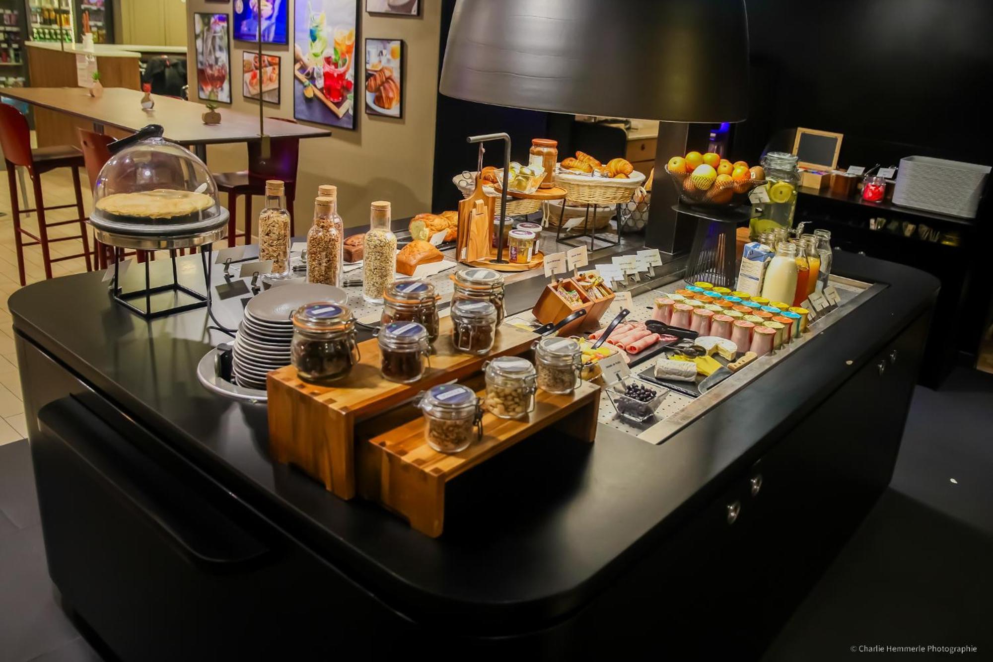 钟楼蒙塔基阿米莉酒店 Amilly  外观 照片