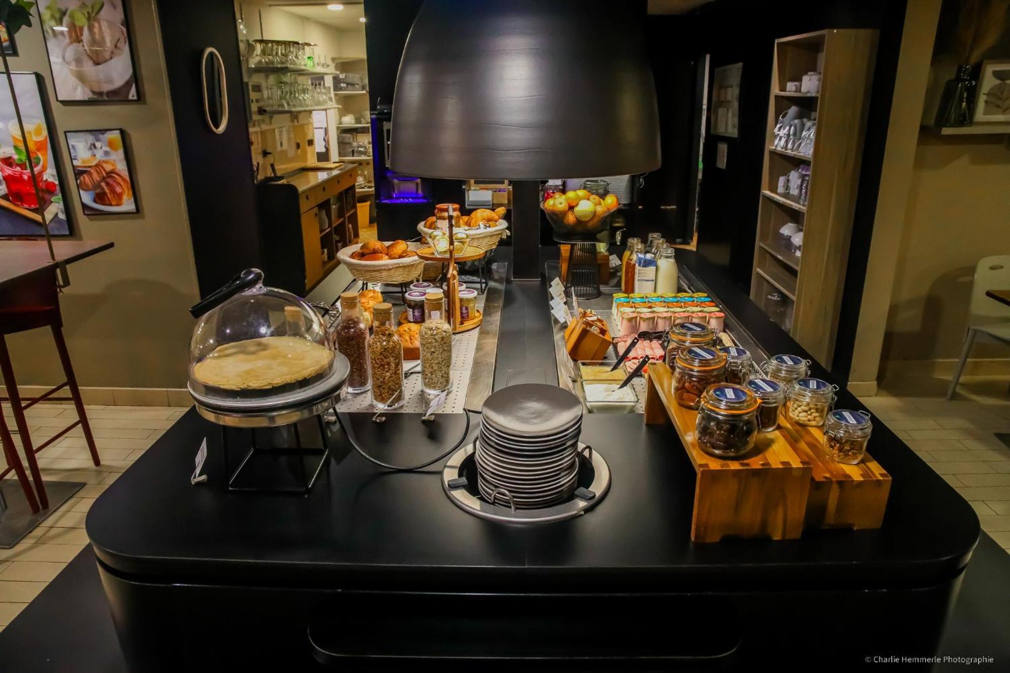 钟楼蒙塔基阿米莉酒店 Amilly  外观 照片